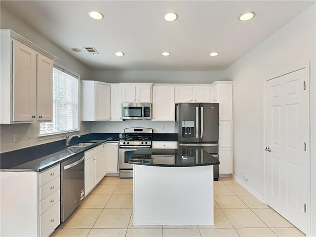 Building Photo - 2279 Millhaven St SE