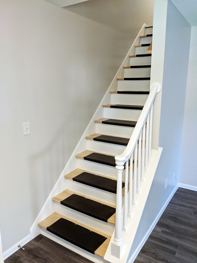 Building Photo - 501/503