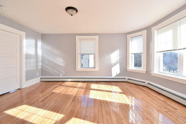 Building Photo - 141 Bourne Ave