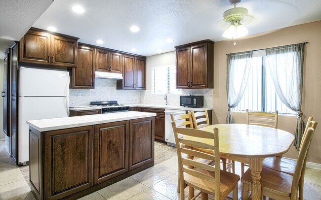 Building Photo - 414 E Oceanfront