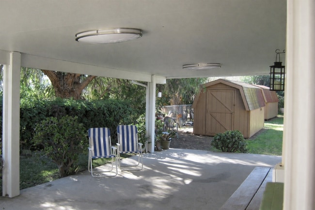 Building Photo - 220 Sandstone St