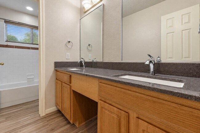 Building Photo - 3207 Hickory Knoll Dr