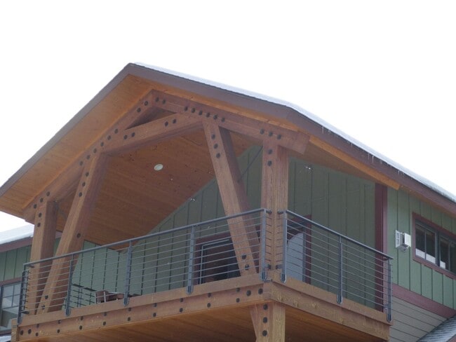 Building Photo - 2 bedroom Whitefish Condo with views and walking distance to City Beach!