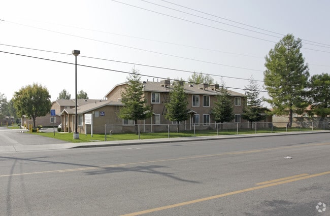 Building Photo - Kristine Apartments