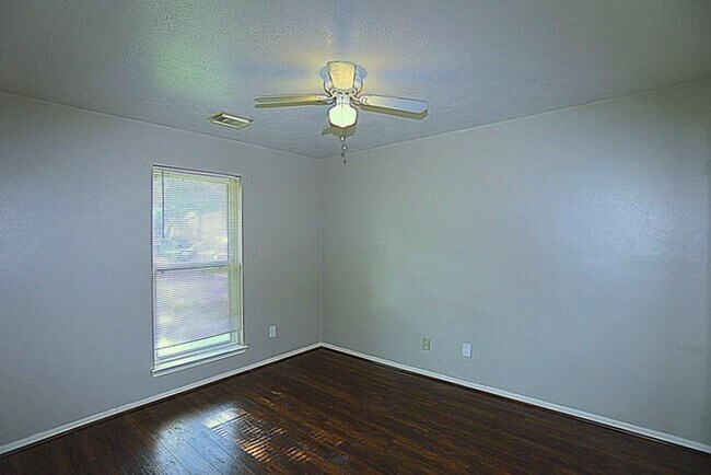 Building Photo - 2818 Russett Pl W