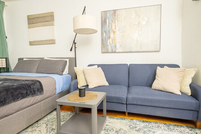 Building Photo - 330 E 74th St