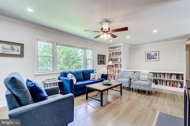 Building Photo - 7806 Jansen Dr