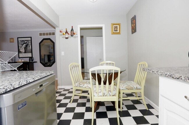 Building Photo - 1616 Washtenaw Ave