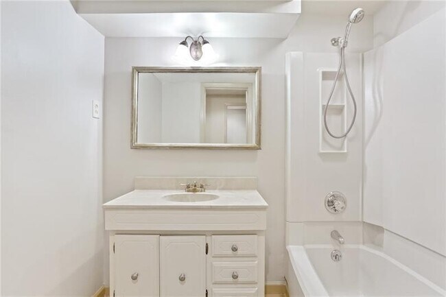 Building Photo - 36 Ivy Pkwy NE