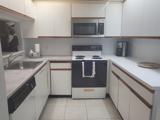 Building Photo - 701 SW 128th Ave