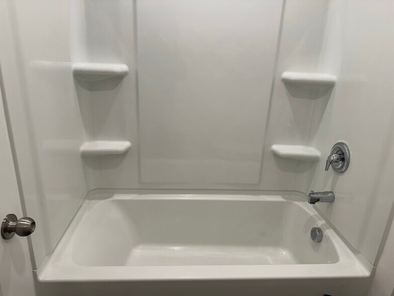 Building Photo - 1112 Holland Dr