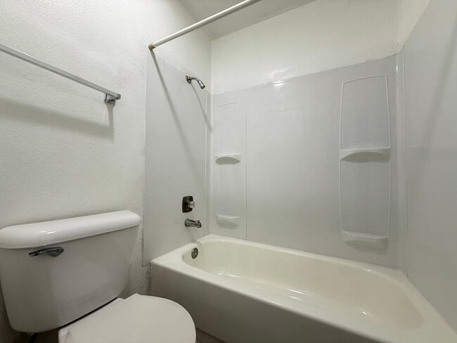 Building Photo - Convenient Studio Across from UNLV!