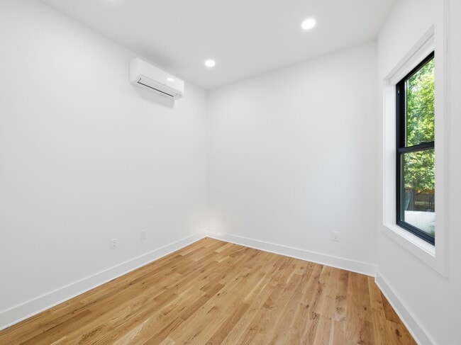 Building Photo - 858 West Side Ave