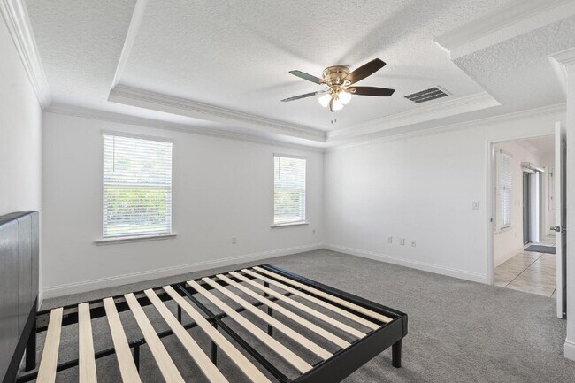 Building Photo - CLOSE TO EVERYTHING!