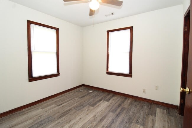 Building Photo - 507 Geneva St