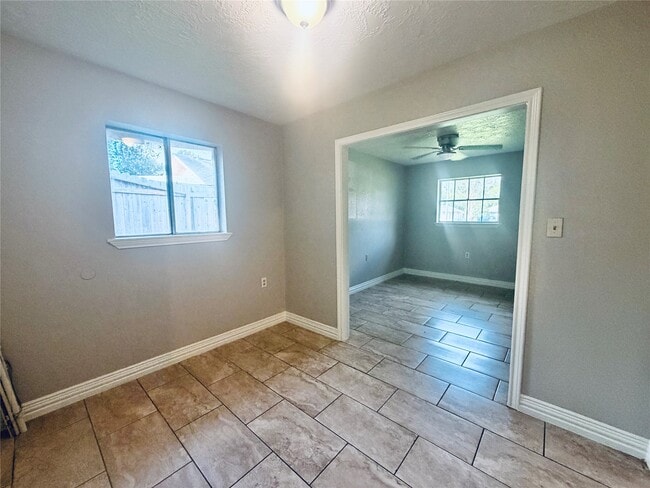Building Photo - 12211 Wessex Dr