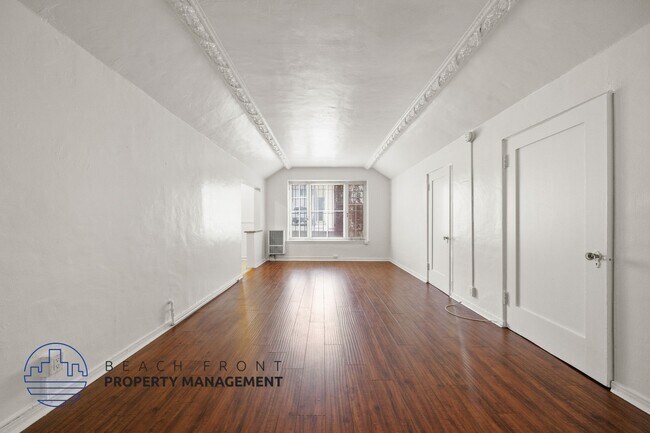 Building Photo - 475 S. New Hampshire Ave.