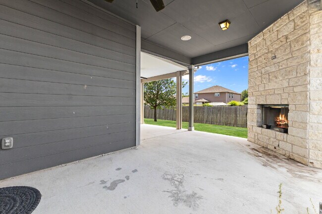 Building Photo - 10106 Macarthur Way