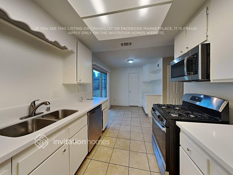 Building Photo - 1597 Tumbleweed Way