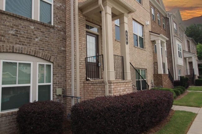 Building Photo - 660 Sunset Dr