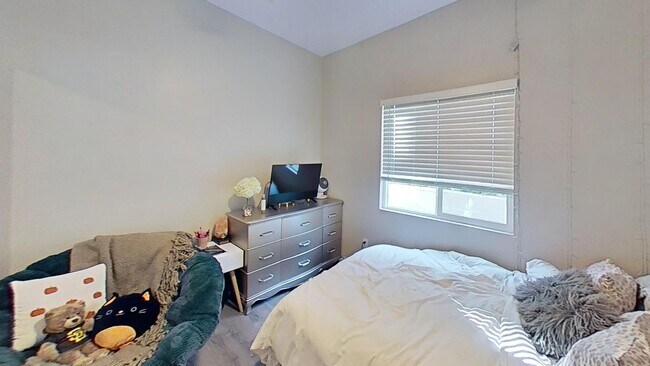 Building Photo - 5138 Alumni Pl