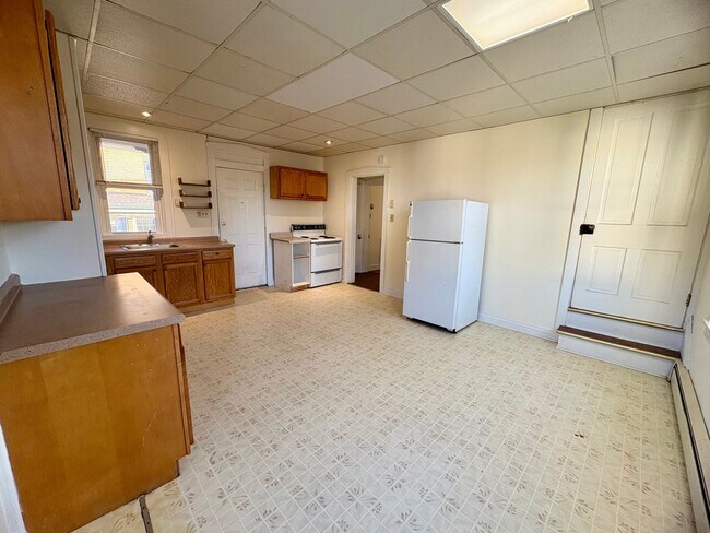 Building Photo - 519-5195 S Market St