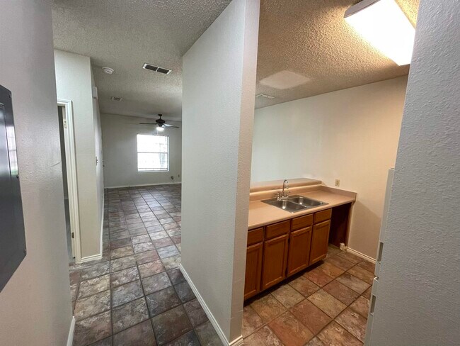 Building Photo - 511 Shiloh Dr
