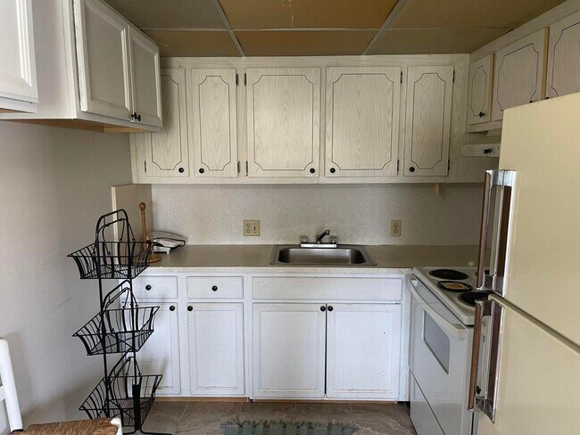 Building Photo - 198 Dorset E