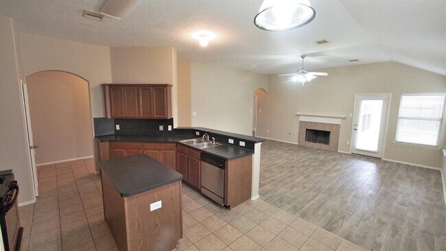 Building Photo - 1319 Colonial Manor Dr