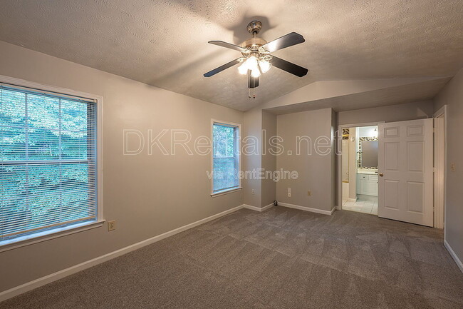 Building Photo - 2680 Pine Tree Rd NE