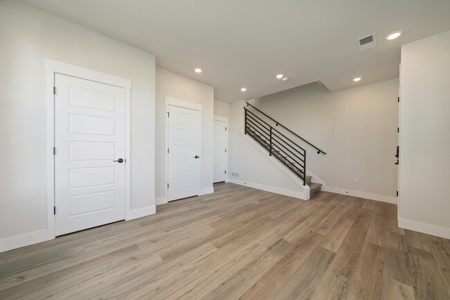 Building Photo - 10882 Lyric St