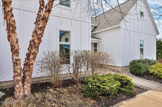 Building Photo - 18 Granite St