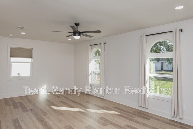 Building Photo - 2540 Hallmark Dr