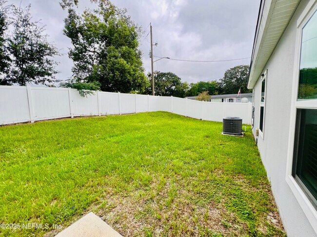 Building Photo - 3242 Rogers Ave