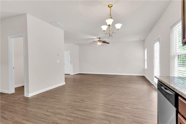 Building Photo - 4488 Ravenwood Dr