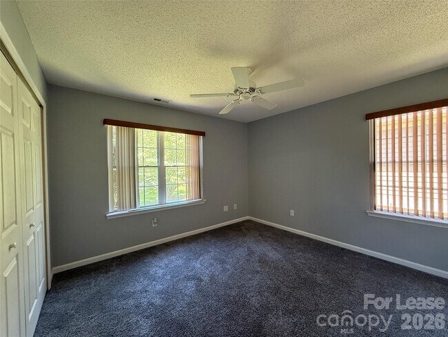 Building Photo - 114 Fairway View Dr
