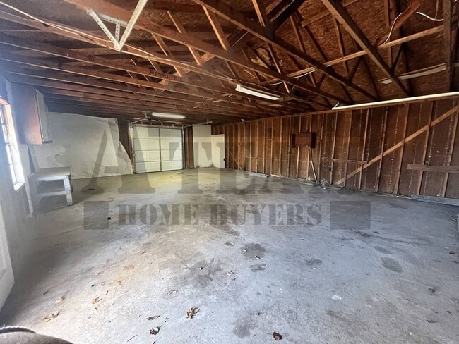 Building Photo - Cozy 2-bedroom, 1.5-bathroom home