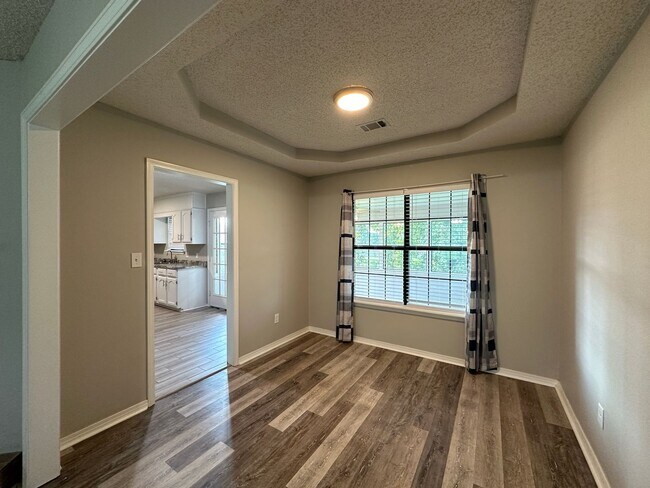 Building Photo - Cozy Elegance: Beautiful 2 Bed, 2.5 Bath H...