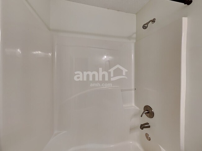 Building Photo - 375 Ermines Way