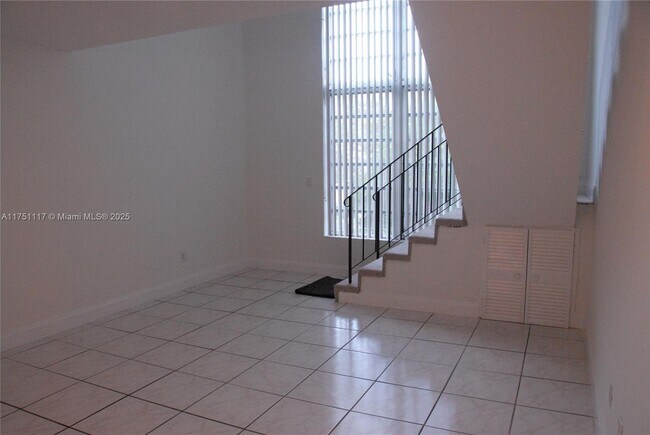 Building Photo - 10907 N Kendall Dr