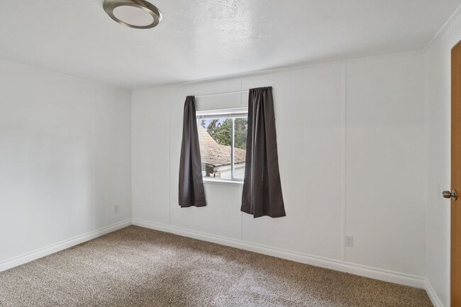 Building Photo - Duplex