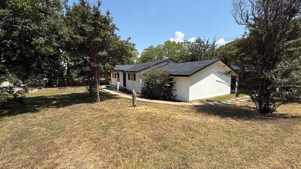 Building Photo - 1802 E University Ave