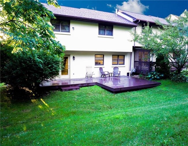 Building Photo - 145 Oak Dr