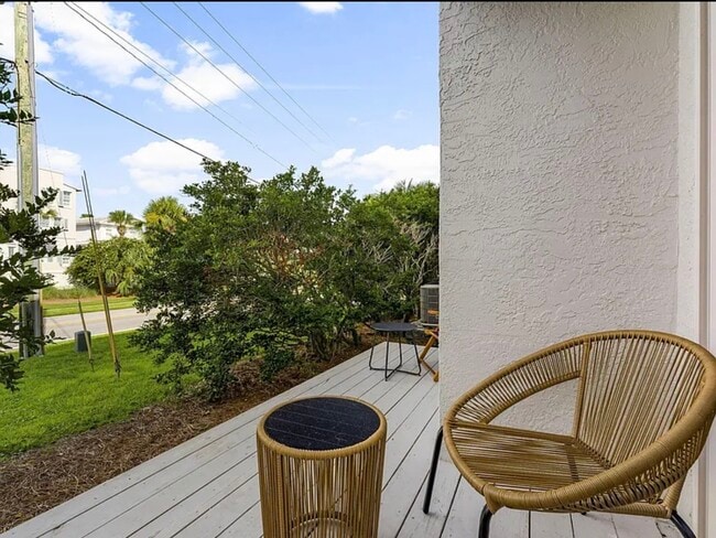 Building Photo - 485 Gulf Shore Dr