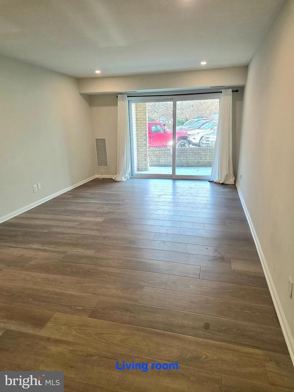 Building Photo - 5815 Cove Landing Rd