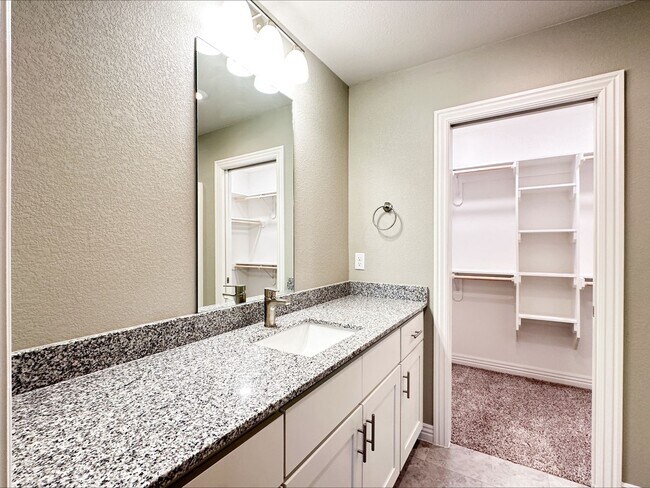 Building Photo - 2067 N Penelope Ln