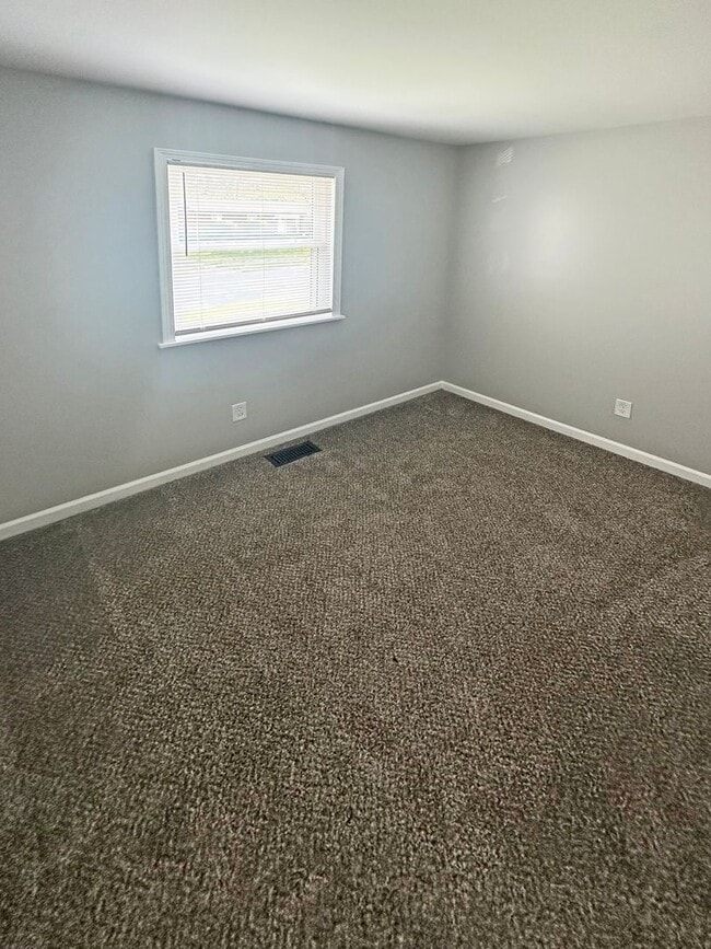 Building Photo - *JULY SPECIAL* Reduced Rent! Fully Renovat...