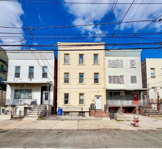 Building Photo - 195 Webster Ave