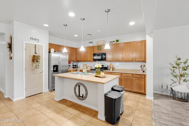Building Photo - 40893 W Bedford Dr