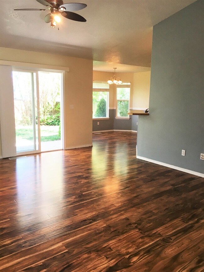 Building Photo - Adorable 3 bd 2 ba home in Vallievue Heigh...